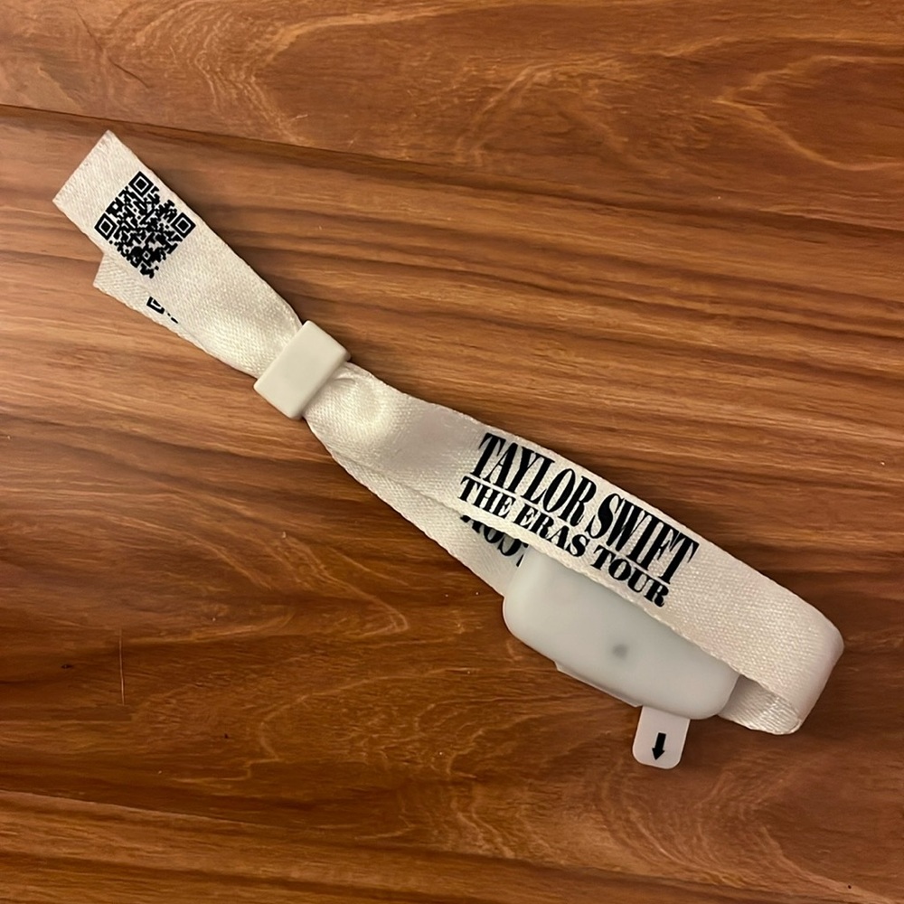 Eras tour Vancouver night 2 bracelet
